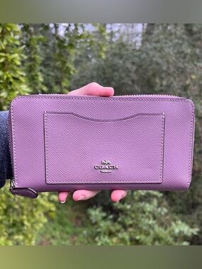 COACH Phone Wallet Purple Crossgrain Leather with Silver Hardware AUTHENTIC